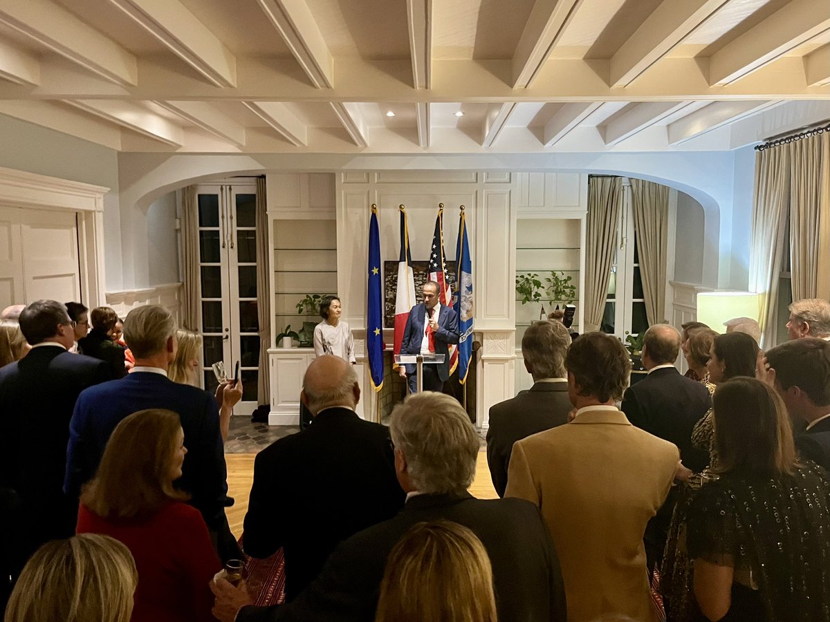AndrzejFafara's tweet photo. 🎄 Delighted to attend the #Louisiana #ConsularCorps Christmas Party. Grateful to Consul General of #France @RodolpheSambou for his warm hospitality and leadership in fostering global connections. Joyeux Noël! 🇫🇷🇵🇱🇺🇸✨ #Diplomacy #HolidaySpirit https://t.co/woe0KLb24e