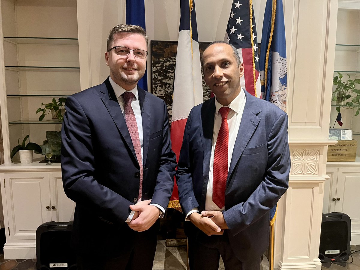 AndrzejFafara's tweet photo. 🎄 Delighted to attend the #Louisiana #ConsularCorps Christmas Party. Grateful to Consul General of #France @RodolpheSambou for his warm hospitality and leadership in fostering global connections. Joyeux Noël! 🇫🇷🇵🇱🇺🇸✨ #Diplomacy #HolidaySpirit https://t.co/woe0KLb24e