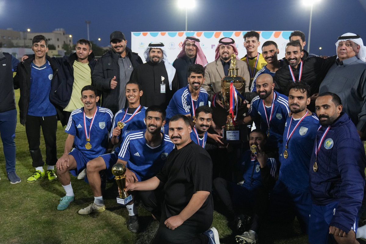 HRSD_DJ's tweet photo. @abdulahalsalem تم تتويج فريق خذماء بالبطولة وذلك بعد فوزه على فريق الرافعية بثلاثة أهداف دون مقابل. https://t.co/FK9QrotIN2