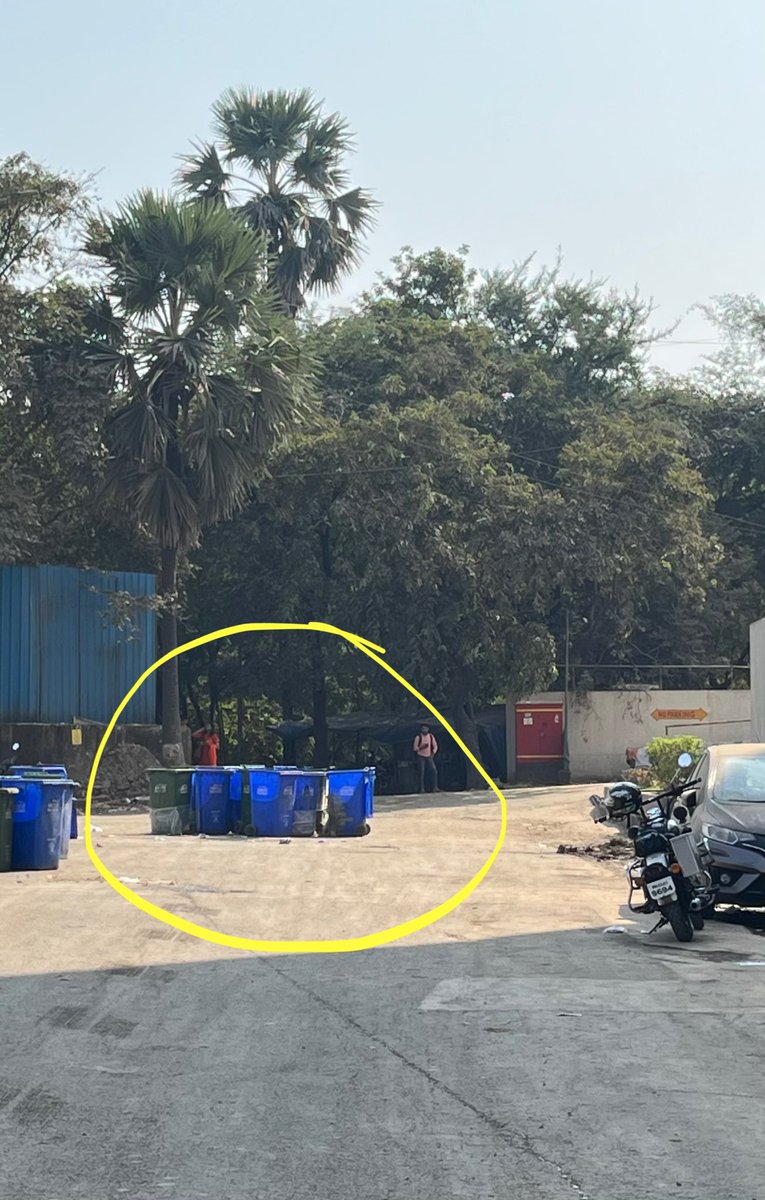 kapilbodke's tweet photo. it is found that these dustbins belong to #MICL #dahisarchecknaka they are kept these way till 11 am or almost aftnoon blocking more than 75% of road making it difficult to even pass by. @My_MBMC I request your team to please look into the same. #westernexpresshighway https://t.co/7YGbTuIw3q