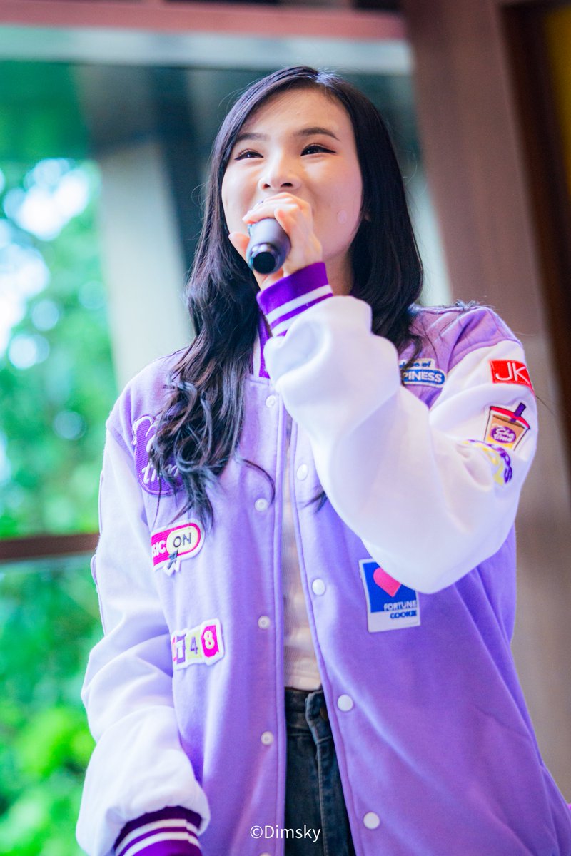 _dimskyy's tweet photo. 30.11.2024 | Ci Lyn chuantiks☺️
@SE_LynJKT48 at Chatime Ketemu Oshi JKT48, Living Plaza Puri, Jakarta Barat.
#DimSnapshot #TargetOnPoint https://t.co/PyGOYFpLxP