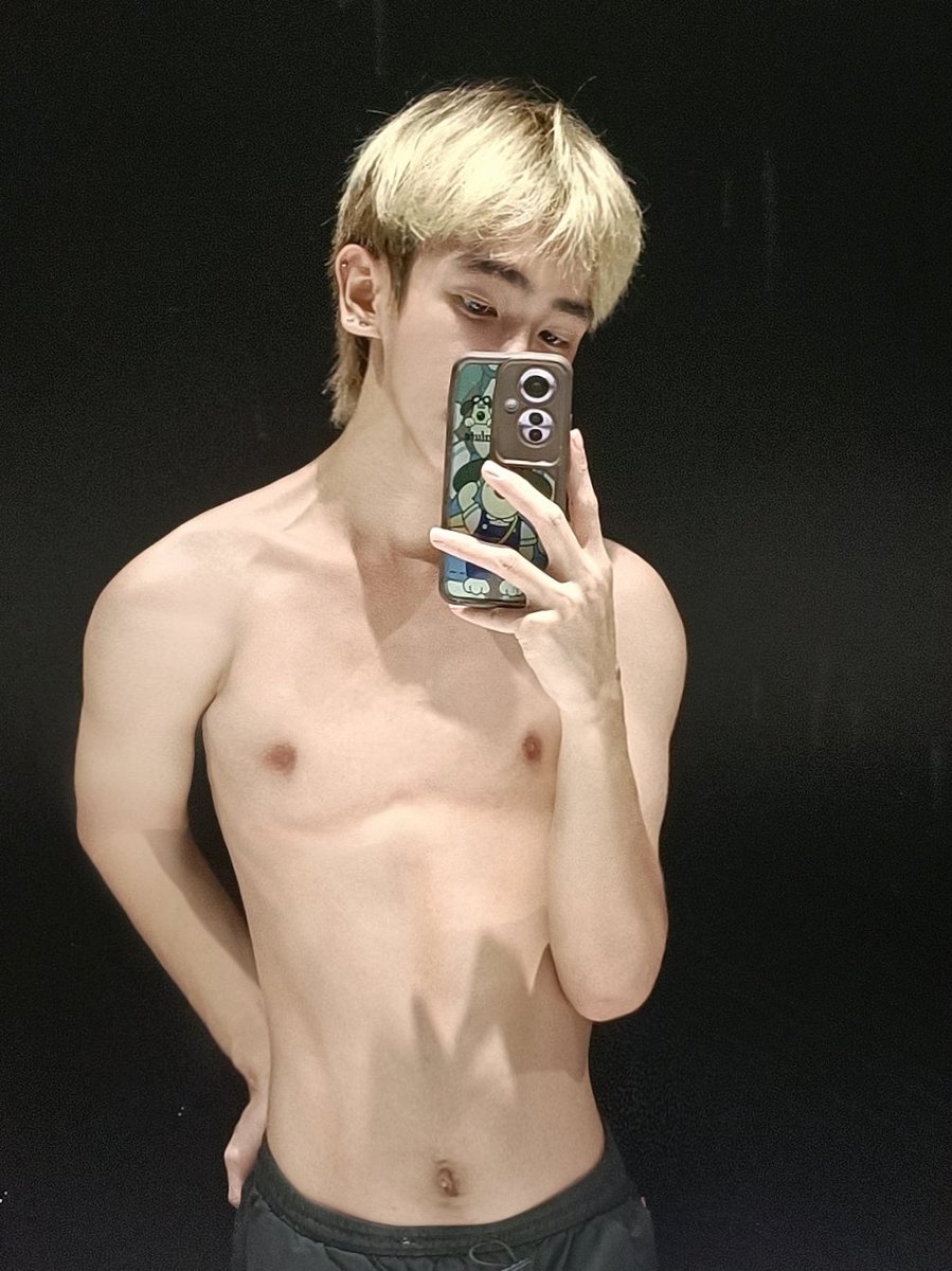 小皇好困 (@xlinzi03) on Twitter photo 