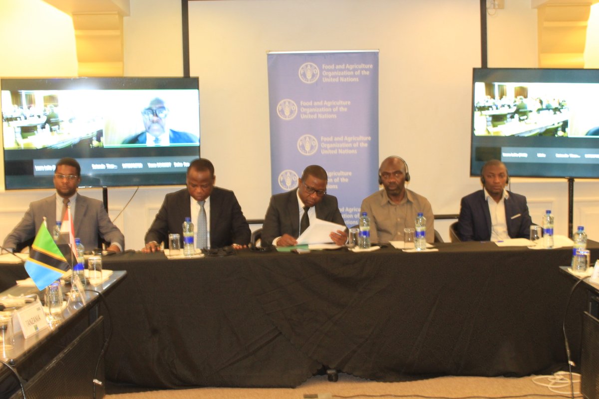 SWIOFC_News's tweet photo. The #SWIOFC Extraordinary Session opened yesterday in Dar es Salaam, 🇹🇿! Over the next 2 days, the focus will be on strengthening regional collaboration on fisheries research and management, and discussing key programmes like SWIOFish5, the #EAF-Nansen and SWIOFC-NC PP2. 🎣@sida. https://t.co/PACu2BS18f