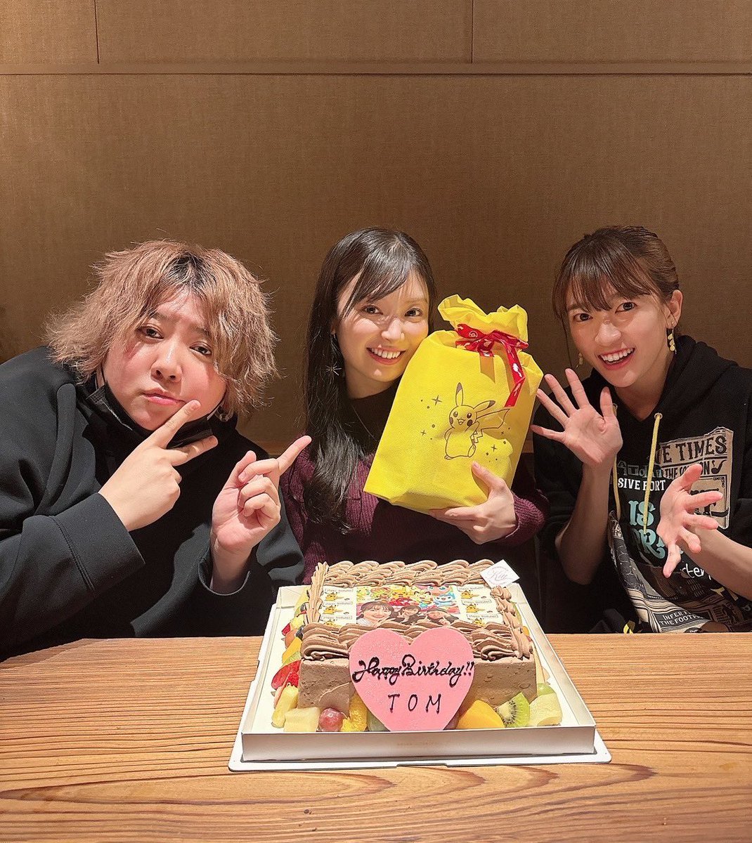 yu_mashima's tweet photo. 少し前ですが、十夢さんの
お誕生日をお祝いしました🎉

心強い学校の先輩、
武藤十夢さん、前川侑那さん📸
@tommuto1125 @DireWolf_Yu https://t.co/Lj2u8yXlDK