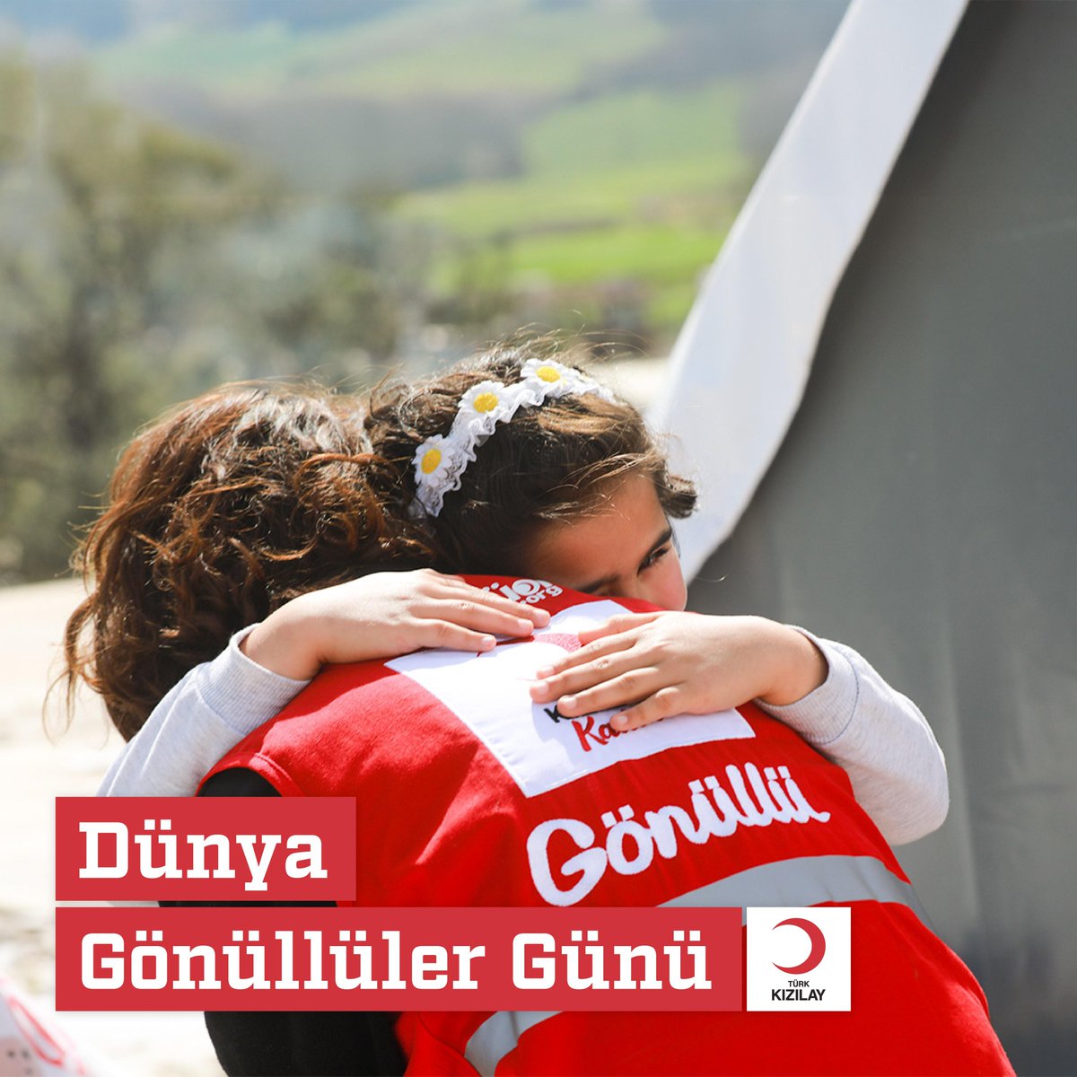 FatmaMericYlmaz's tweet photo. Bugün Dünya Gönüllüler Günü!

Kızılay’ın iyilik yolculuğunu mümkün kılan, her koşulda yanımızda olan gönüllülerimize ve Kızılay ailemizin her bir ferdine yürekten teşekkür ediyorum. Onlar, iyiliğin ve insana merhametin en güzel sembolü. Her bir gönüllümüz, sırtında sevgi taşıyan bir iyilik işçisidir. 🌙❤️

@genckizilay 
@KizilayKadin 
@KizilayEngelsiz 
@gonulluolorg

Daha güzel bir dünya ve mutlu insanlar için çalışan tüm gönüllülerimizin bu anlamlı günü kutlu olsun. İyi ki varsınız!
#DünyaGönüllülerGünü #GönüllüOl