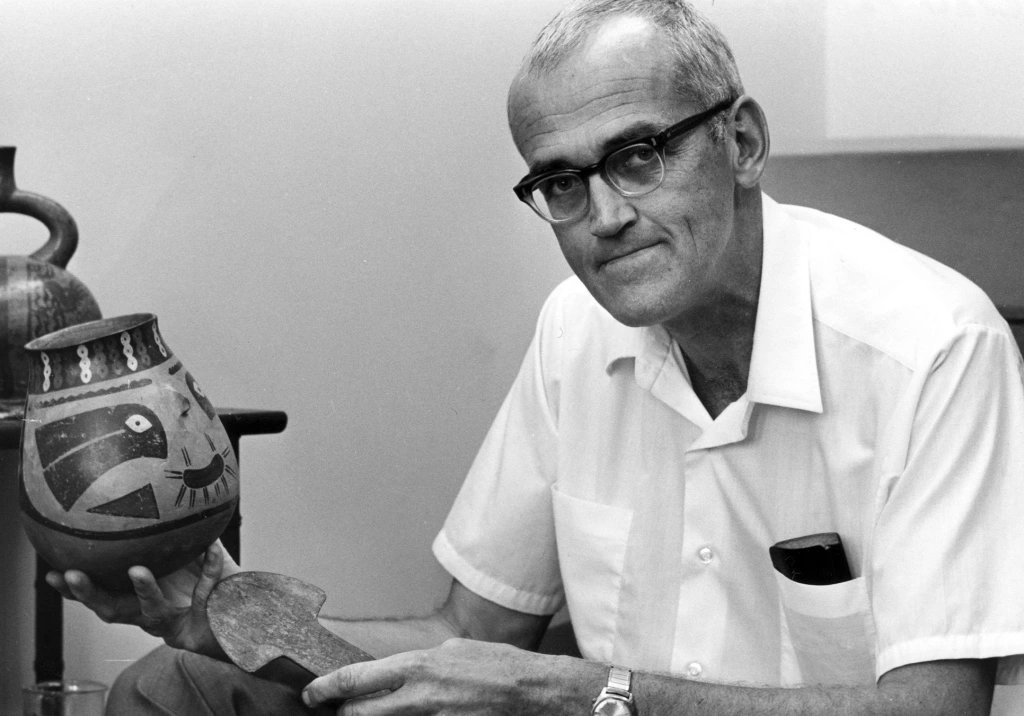 mariobianchi18's tweet photo. Il #5dicembre 1995 moriva #ClairPatterson. Geochimico che nel 1953 misurò per primo l'età della Terra, 4.55 mld di anni, fornendo l'età affidabile anche dei meteoriti con l'analisi della presenza di isotopi e delle concentrazioni di piombo nei materiali terrestri e nei meteoriti. https://t.co/920c2n5xHL