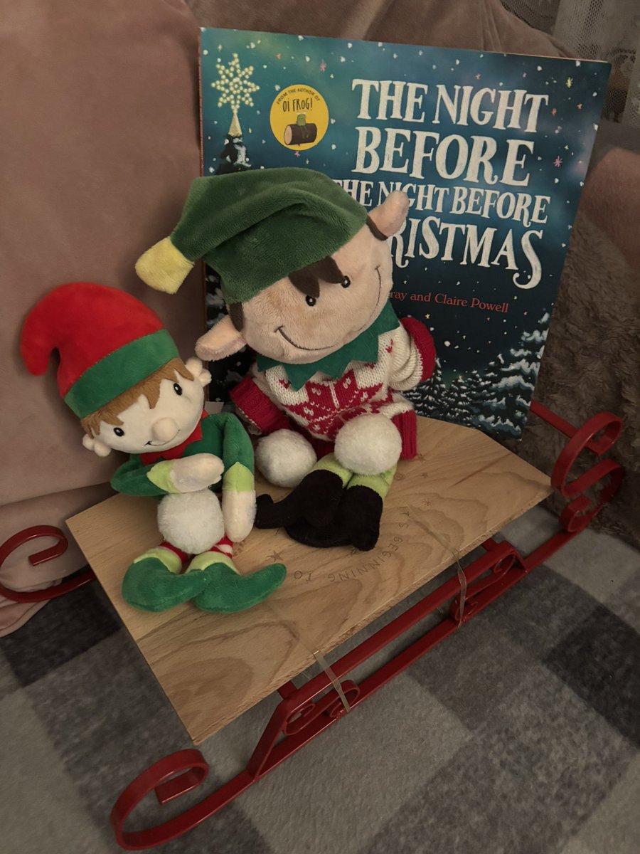 pixieboo77's tweet photo. The elves have arrived to support N through the festive season. It’s a reading session of one of our favourite books. @BirstallAcad13 #readingforpleasure #christmas #TheNightmareBeforeChristmas https://t.co/UVBciIXn9d