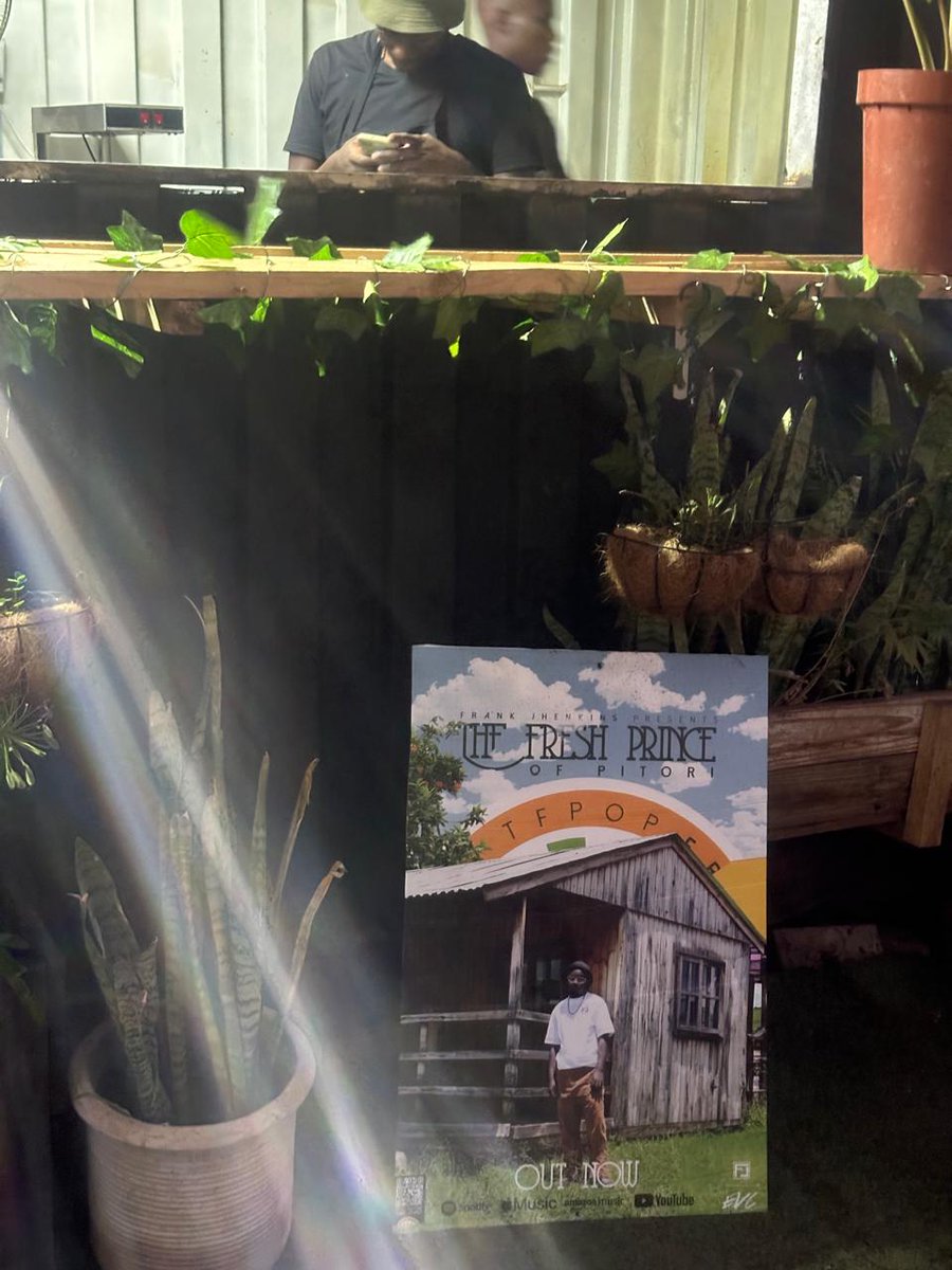 frankjhenkins's tweet photo. S/o to Zozo Cafe for putting the prince on 🙌🏾❤️🔥
https://t.co/RUeJKBxl3N
#frankjhenkins #Pitori #album
#tfpop #foryoupageシ #newmusic https://t.co/pHDxZDO8KU
