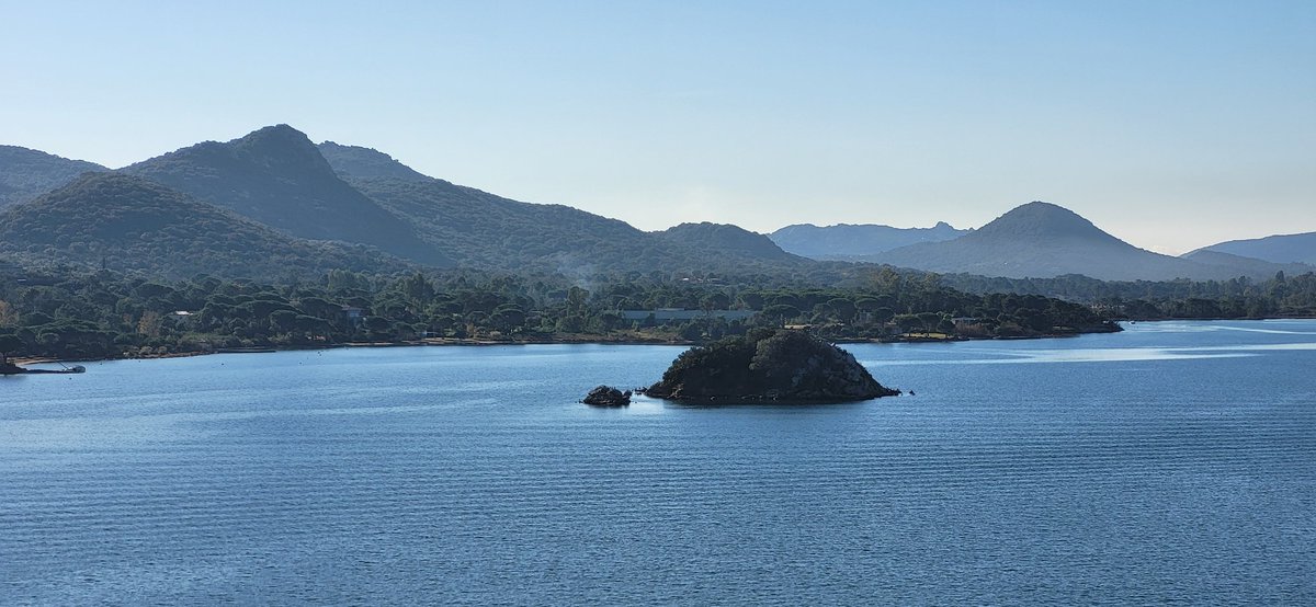 SAULIUlivieru's tweet image. Portivechju.
Quandu u mari e a tarra s'adduniscinu ind'é l'azuru.
#Corsica 
#Portivechju