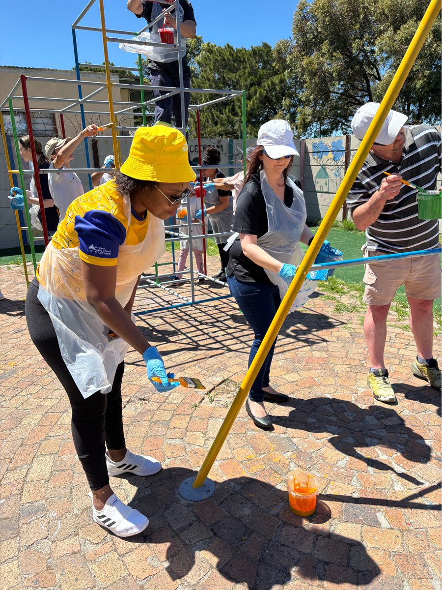 Santam Young Professional Network spent the weekend painting the playground and donated toys for the kids at the Saartjie Baartman Centre for Women and Children. Santam co-sponsored the initiative that was hosted by the Insurance Institute of Western Cape's Under-35 team.