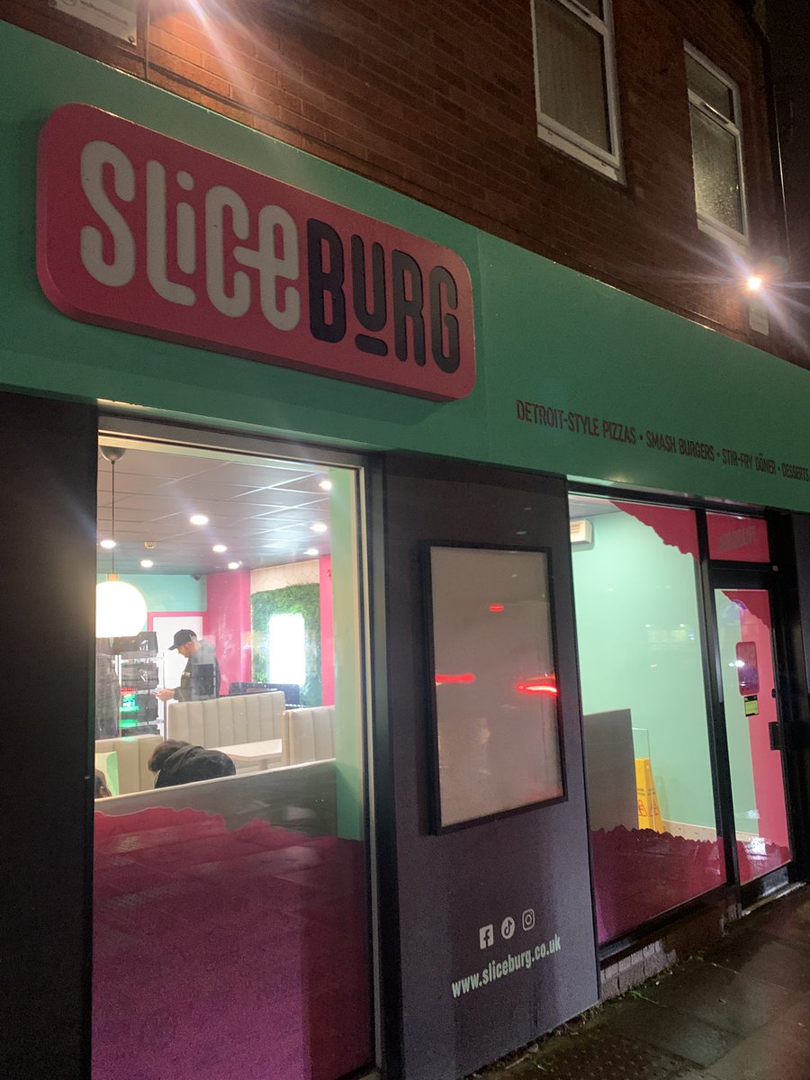 SliceBurg of Darlington now delivering their Smash Burgers, Grilled &amp; Fried Chicken and Pizzas with Sweetheat Heated Delivery Bags sweetheat.co.uk #sweetheatheateddeliverybags #fastfood #friedchicken #hotfood #darlington #catering #chef #food #pizza #pizzeria