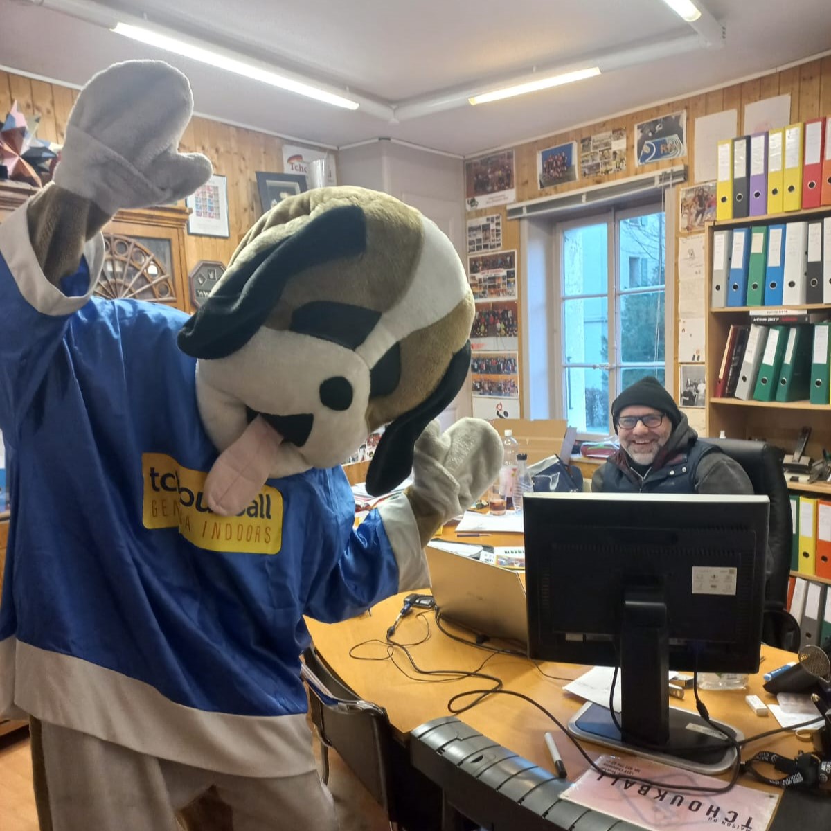 Tchouky is getting ready for the Geneva Indoors. Yesterday he had his meeting with big boss Daniel.

Regards from Tchouky, who hoppes that you are as ready as he is!

See you soon! 

#GenevaIndoors #TGI #Tchoukball #NationsCup #Tchouksuisse #TchoukballGeneve #TGI2024