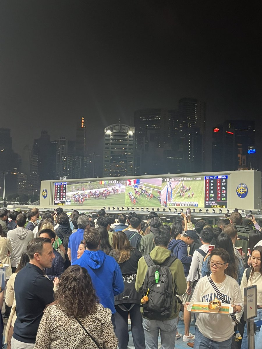 Great to be back again Happy Valley for happy live music and int’l jockey challenge Wednesday! Won by the incredible French jock <a href="/mickaelbarzalon/">mickael barzalona</a> who got up late late late most races. Always a treat <a href="/HKJC_Racing/">HKJC Racing</a>