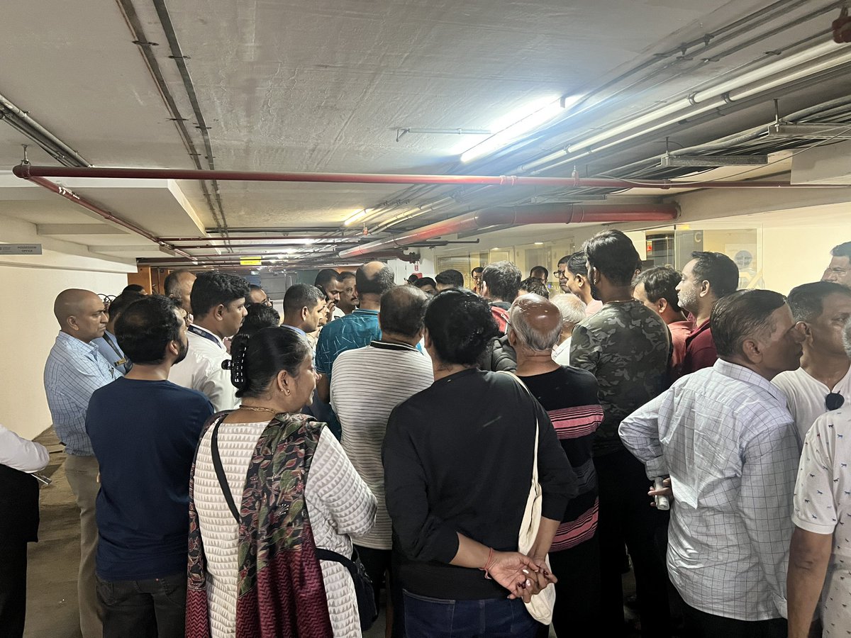 shrutikesh's tweet photo. No water in Lodha Amara Thane due to unequal distribution &amp; faulty system by lodha in different clusters. Cluster 4 protesting for same and literally living on tankers .@LodhaAmara @MPLodha @SanjayKelkar_ @LODHA @TMCaTweetAway   @BJPthanesocial @BJP4Maharashtra @kolshetforum https://t.co/phshkXPyXJ