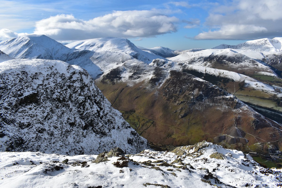 mini_guides's tweet photo. Calling all besties! Stuck for a last minute Christmas gift for your human? Get your paws on a Misty's Mini Guide to get your New Year's Lakeland adventures off to a flying start! Available from Amazon &amp; selected local stores! https://t.co/1NeF9EoWxs