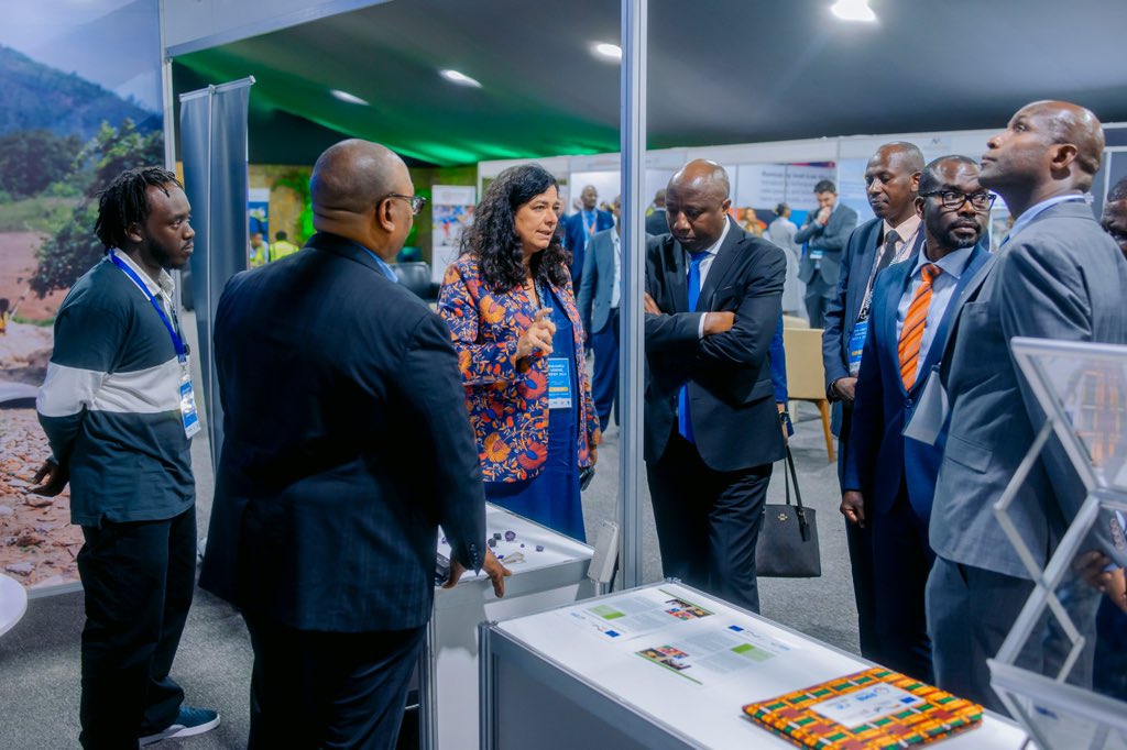 giz_rwanda's tweet image. Excited to support and participate in #RwandaMiningWeek taking place at #KCEV! Join and explore the best of #Rwanda's mining sector and visit our booth to learn how, with support from @EUinRW &amp;amp; @BMZ_Bund, we're contributing to #SustainableMining in Rwanda. #GermanCooperation