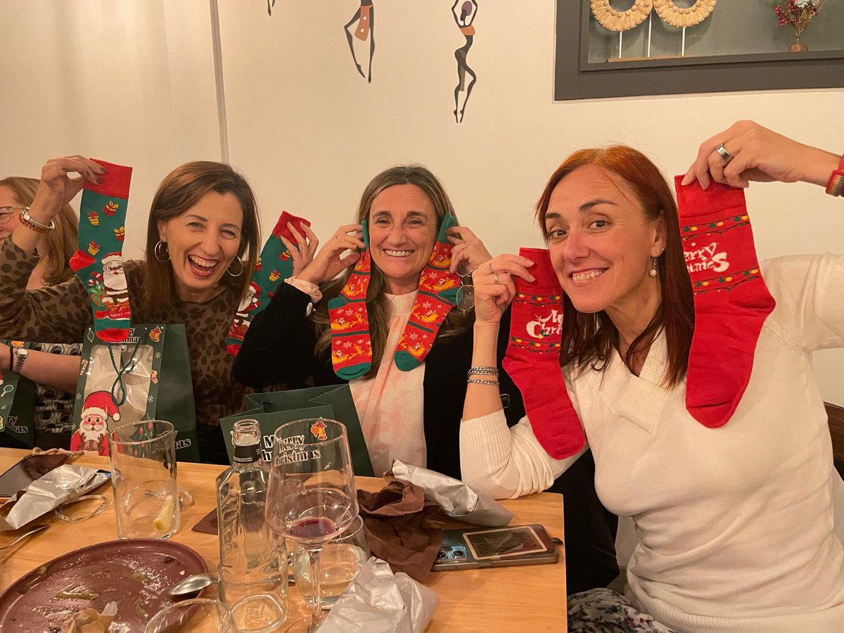 Otra cena de #Navidad bonita con parte de los que hacemos el #TBCTeam. Y, sí, ¡mayoría de #mujeres y anoche hicimos pleno!

Que pasen muchos años y podamos seguir celebrándolo, compartiendo momentos, historias y proyectos, ¡cargados de ilusión! 

#Navidad2024