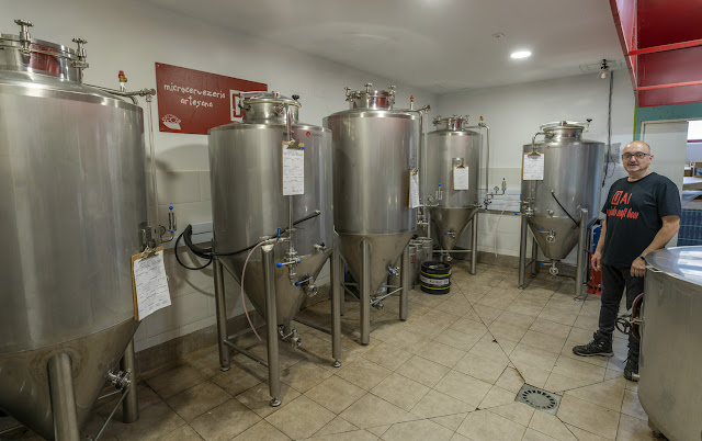 Un pueblo que homenajea a los robles, uno de los saltos de agua más espectaculares de Asturies, con uno de los nombres más guapos que puedas imaginar. Un regalo extra en forma de braña. Y para rematar, Fabada+Cerveza

lesfartures.com/2024/12/fartur…

 La Farturruta de hoy salió perfecta.