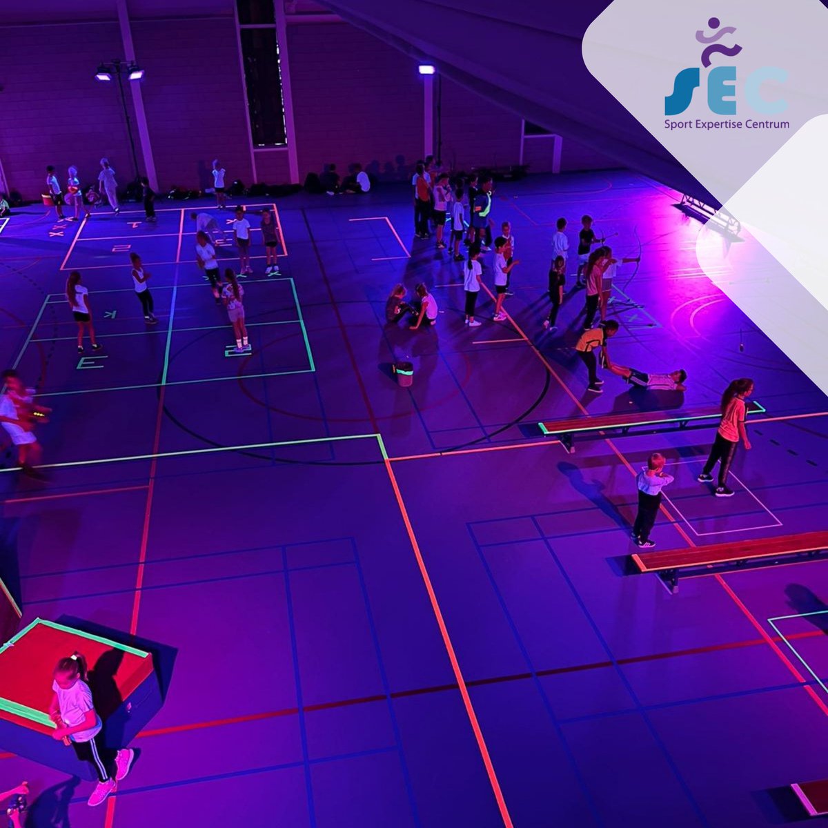 Wil jij nog meedoen aan de SEC Vakantiesport Winterglow? Wacht dan niet langer en meld je snel aan via MoveOss. Deze editie vindt plaats midden in het centrum van Oss. Voor slechts €3,50 p.p. kun je een uur lang genieten van spannende sport- en spelactiviteiten.