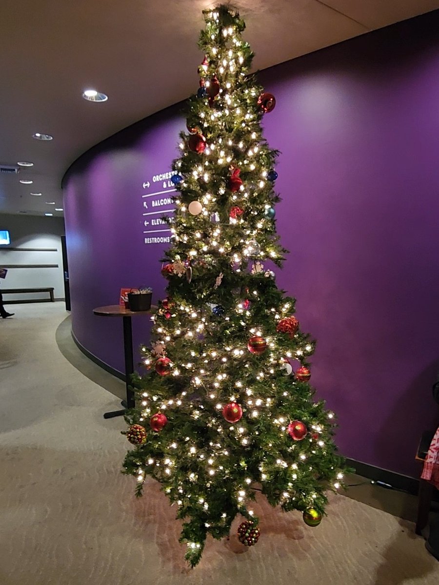 Congrats <a href="/seattlerep/">Seattle Rep</a> on the #openingNight of their "Blithe #Spirit" #play production. Closes 12/22/24. Look out for my full review soon!

seattlerep.org/plays/202425-s…

#medium #psychic #ghost #poltergeist #seance #exorcism #comedy #supernatural #theatre #showsiveseen