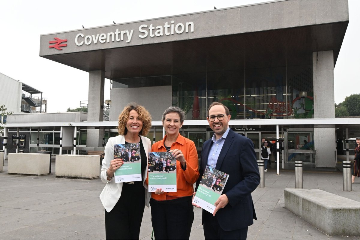 CambrianLine's tweet photo. @CommunityRail recent research report shows #CommunityRail is producing a #SocialReturn of nearly £18 per £1 spent. Community Rail is engaging 125,000 people annually in activities worth £129m in #SocialValue to communities. Read their full report here 📲 https://t.co/sWk5uNm7M4 https://t.co/cLBMVUKBJ9