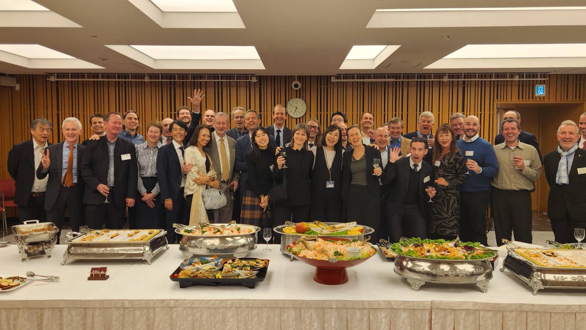 先週金曜日、エグゼクティブ・トレーニング・プログラム修了生（ETPA）の集いがヨーロッパハウスで開催されました。✨
特別ゲストやEU代表団、そしてETPAからの約50名の参加者とともに、笑いあり、活発な議論あり、美味しい食事と飲み物を楽しむ素晴らしい夜となりました。🍷🍴