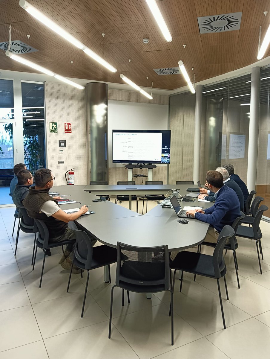 Adif_es's tweet photo. 👨🏼‍🏫🚦Nuestros CRCs de León, El Berrón, Santander, Zaragoza y Barcelona están acogiendo estos días a responsables de Circulación del Tren Maya, la infraestructura ferroviaria más importante de México, en un proyecto de #formación práctica para la Gestión del Tráfico Ferroviario. https://t.co/RMHBjczkss