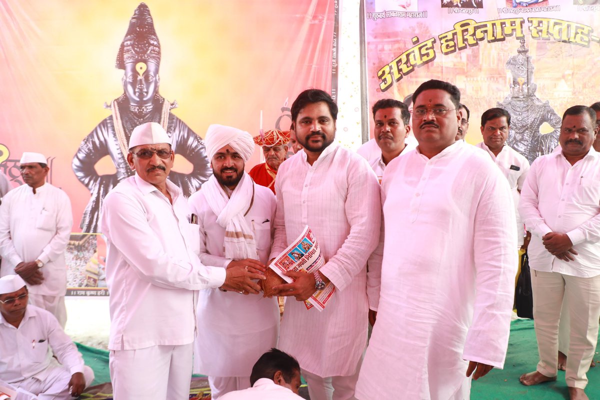 mg_7677's tweet photo. वारकरी संप्रदाय प्रासादिक व ग्रामस्थांच्या सहकार्याने तसेच ह.भ.प.निवृत्ती महाराज पाटील उसाटणे यांच्या मार्गदर्शनाखाली श्री दत्तमंदिर, नाऱ्हेण याठिकाणी अखंड हरिनाम सप्ताह आयोजित केला होता. त्याठिकाणी उपस्थित राहुन कीर्तनाचा आनंद घेतला. https://t.co/guwhaPL9zB