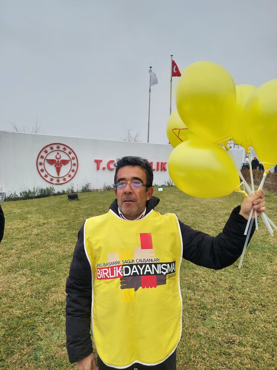 O ayıp
Bu ayıp 
Şu ayıp!

Bütün ayıplar gidecek ve biz aile hekimi aile sağlığı ebe hemşireleri kalacağız!

AİLE HEKİMLİĞİ KAZANACAK!

Önemli not; Balonlu fotoğrafıma gülene engeli basarım :)))