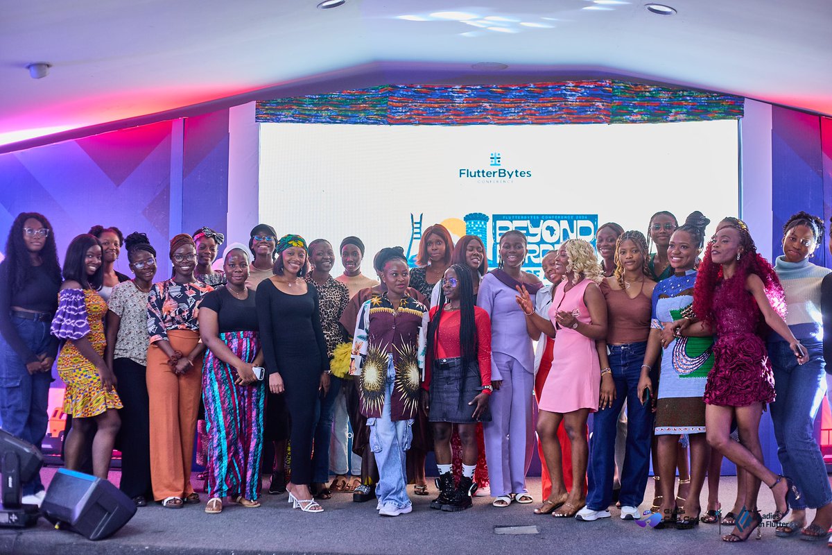 _mercyjae's tweet image. Jpegs from flutterbytes day 1 event where I hosted the @LadiesInFlutter event 🥹
I was also awarded a wireless keyboard and mouse by @LadiesInFlutter . Thanks to @LadiesInFlutter @flutterbyteconf
#flutter #dart #flutterdev