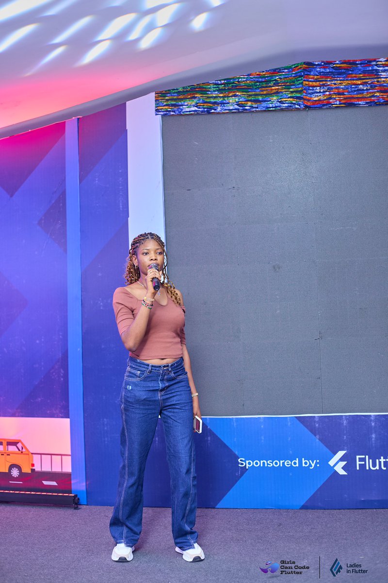 _mercyjae's tweet image. Jpegs from flutterbytes day 1 event where I hosted the @LadiesInFlutter event 🥹
I was also awarded a wireless keyboard and mouse by @LadiesInFlutter . Thanks to @LadiesInFlutter @flutterbyteconf
#flutter #dart #flutterdev