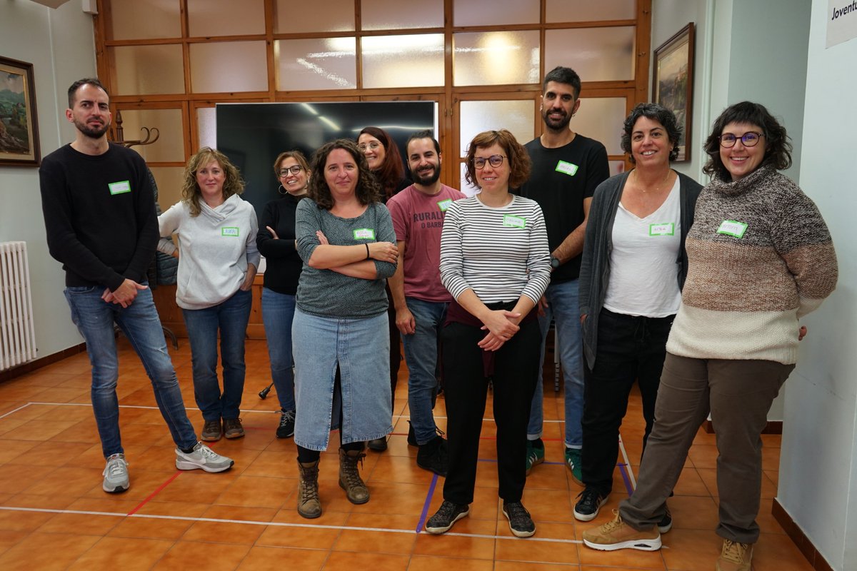Joventut (@joventutcat) on Twitter photo 📸 Durant la tardor s’han celebrat sessions territorialitzades d’assessorament a projectes per a l’arrelament de les persones joves al Bages i el Berguedà
💚 S'ha dut a terme en el marc del Programa Joves i Ruralitats amb la col·laboració de la cooperativa <a href="/ResilienceEarth/">Resilience.Earth</a> 📸 Durant la tardor s’han celebrat sessions territorialitzades d’assessorament a projectes per a l’arrelament de les persones joves al Bages i el Berguedà
💚 S'ha dut a terme en el marc del Programa Joves i Ruralitats amb la col·laboració de la cooperativa <a href="/ResilienceEarth/">Resilience.Earth</a>