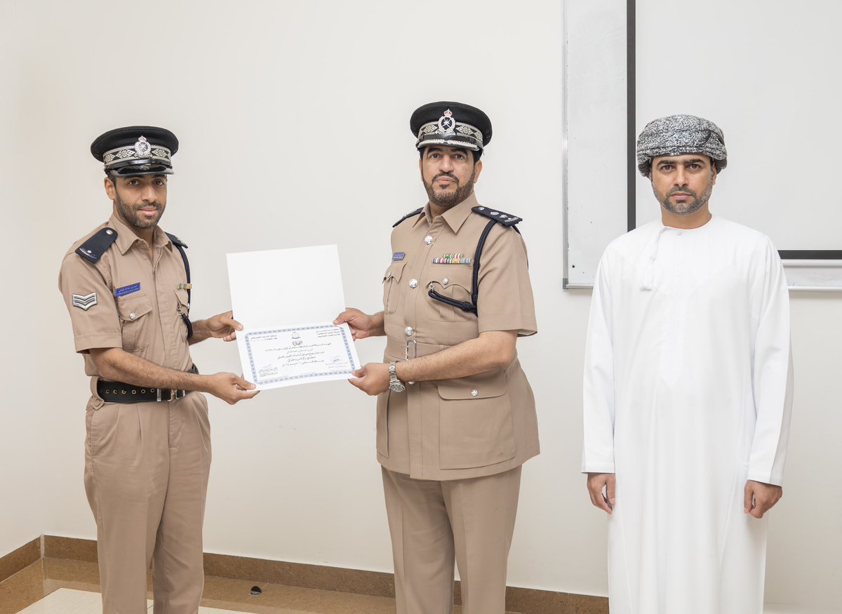 omancustoms's tweet photo. #فعاليات || الإدارة العامة للجمارك تختتم دورة تدريبية بعنوان ( أساسيات التصوير الضوئي ) بمشاركة عدداً من منتسبي المنافذ الجمركية والتي نفذت في مركز التدريب الجمركي خلال الفترة من 1 إلى 5 ديسمبر الجاري .
#جمارك_عُمان 
#شرطة_عمان_السلطانية https://t.co/2XpqfHDtHH