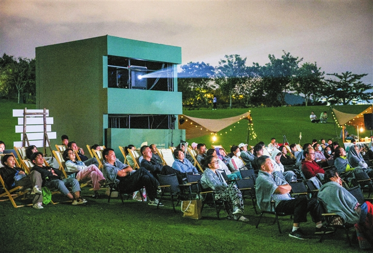 HainanToday's tweet photo. Over the past five years, the #Hainan #Island #International #Film #Festival has steadily grown in influence and reach, establishing itself as a dazzling symbol of Hainan’s openness and an important platform for cultural exchange and mutual learning.
#HIIF #filmfestival https://t.co/XK1zK9vpt6