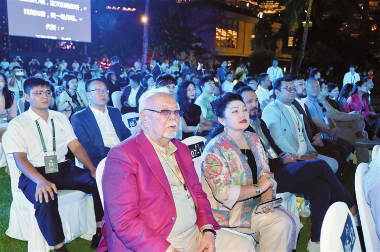 HainanToday's tweet photo. Over the past five years, the #Hainan #Island #International #Film #Festival has steadily grown in influence and reach, establishing itself as a dazzling symbol of Hainan’s openness and an important platform for cultural exchange and mutual learning.
#HIIF #filmfestival https://t.co/XK1zK9vpt6