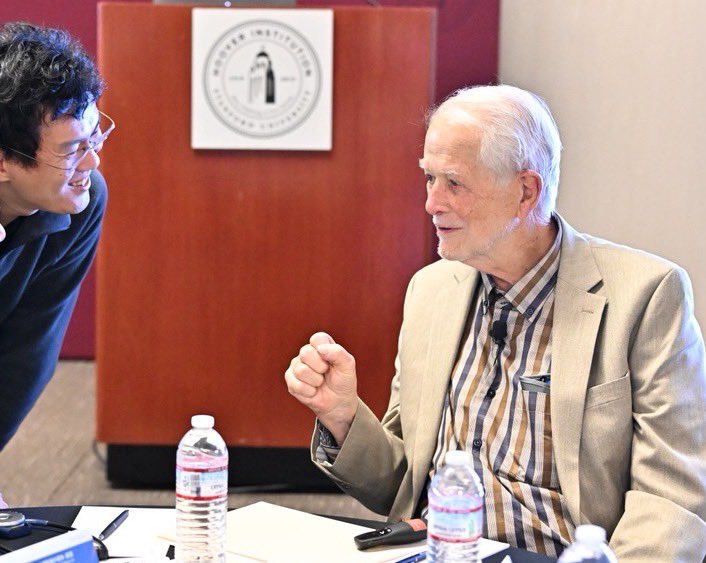 OnicekHe's tweet photo. I’m thrilled to meet my Great Grand Mentor today at Stanford—87-year-old Robert B. Wilson, the 2020 Nobel laureate in Economics for his outstanding contributions to auction mechanism design. My Doctor advisor at the University of Hong Kong, Prof. Li Jin, was a student of Bengt Holmström, the 2016 Nobel laureate in Economics for his work on Contract Theory. This makes Robert B. Wilson the “mentor of the mentor of my mentor.”
I paid my respects to him, and his insights were truly inspiring. I sincerely wish him good health and hope that future generations of students will also have the opportunity to hear his wisdom at Stanford.