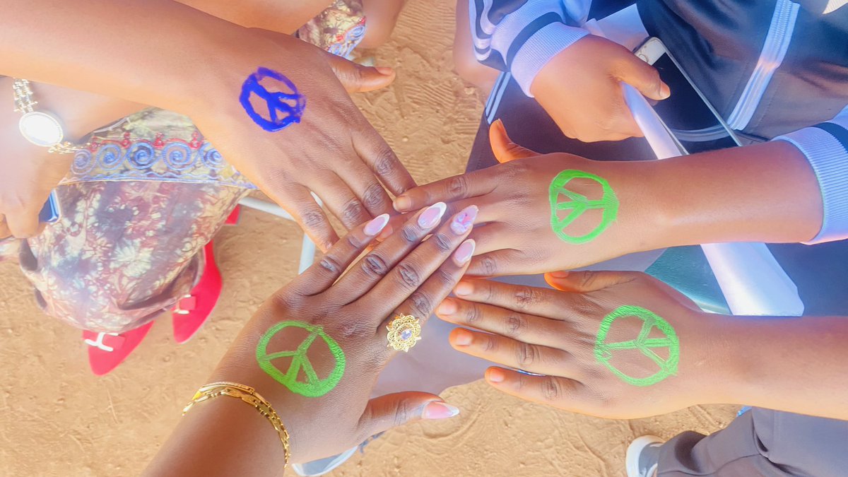 jps_bda's tweet photo. Proudly promoting peace through art! Our school peace competition featured peace-themed paintings &amp; hand/face paintings of the peace symbol. Fostering a culture of peace, one brushstroke at a time! #PeaceThroughArt https://t.co/DS0VWc3QBC