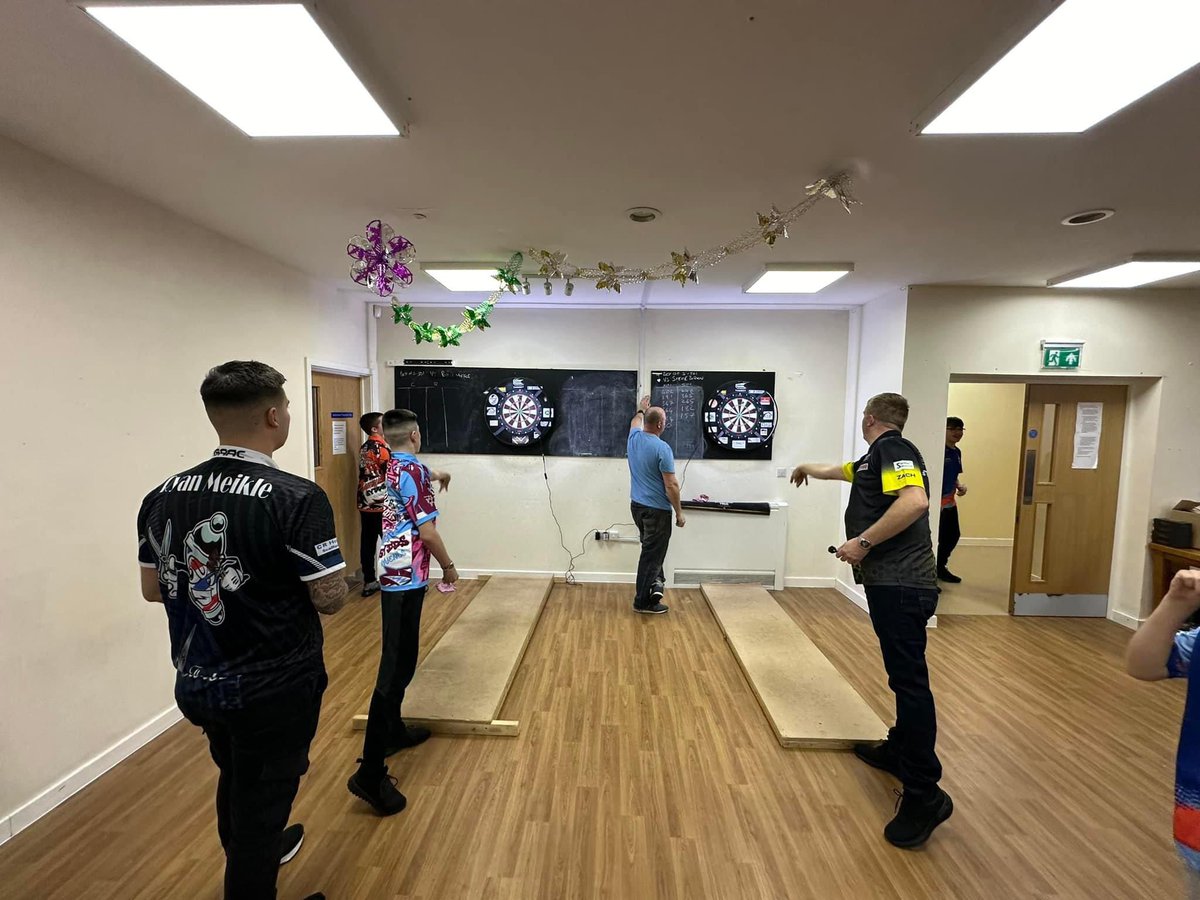 burton7104's tweet photo. Enjoyed visiting @Stowdarts the other night with @ryanmeikle_13. Played loads of the kids and it was nice to meet them all. Loads of talent coming through, what a great job Stuart Huggins and team are doing 👏 Well done guys 👊🏻 https://t.co/tzBYcSgnuc