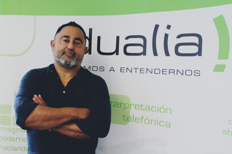 ClusterGaia's tweet photo. Frente a la #InteligenciaArtificial que ofrece una traducción literal, @Dualia ofrece una Interpretación profesional con #InteligenciaEmocional,  ofreciendo intérpretes para más de 70 idiomas, trabajando en hospitales, colegios y hoteles, entre otros. https://t.co/BOQ6YmmRCi
