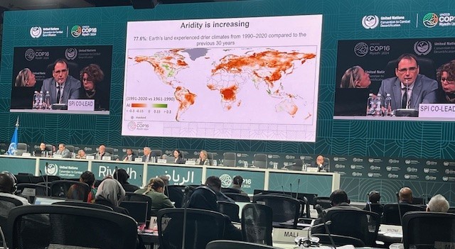 Victor M. Castillo Sanchez (@vmcastillo61) on Twitter photo According to a report by the Science and Policy (SPI) of <a href="/UNCCD/">UN Land and Drought</a> 77% of Earth's land experienced a drier climate between 1990 and 2020 compared to the previous 30 years. <a href="/Cop16Riyadh/">COP16 Riyadh</a> ; <a href="/CEBAS_SWC/">CEBAS SWC</a> ;<a href="/FBiodiversidad/">Fundación Biodiversidad</a>; <a href="/mitecogob/">Transición Ecológica y Reto Demográfico</a> ;<a href="/asociacionanse/">Anse (Cuenta inactiva)</a> According to a report by the Science and Policy (SPI) of <a href="/UNCCD/">UN Land and Drought</a> 77% of Earth's land experienced a drier climate between 1990 and 2020 compared to the previous 30 years. <a href="/Cop16Riyadh/">COP16 Riyadh</a> ; <a href="/CEBAS_SWC/">CEBAS SWC</a> ;<a href="/FBiodiversidad/">Fundación Biodiversidad</a>; <a href="/mitecogob/">Transición Ecológica y Reto Demográfico</a> ;<a href="/asociacionanse/">Anse (Cuenta inactiva)</a>