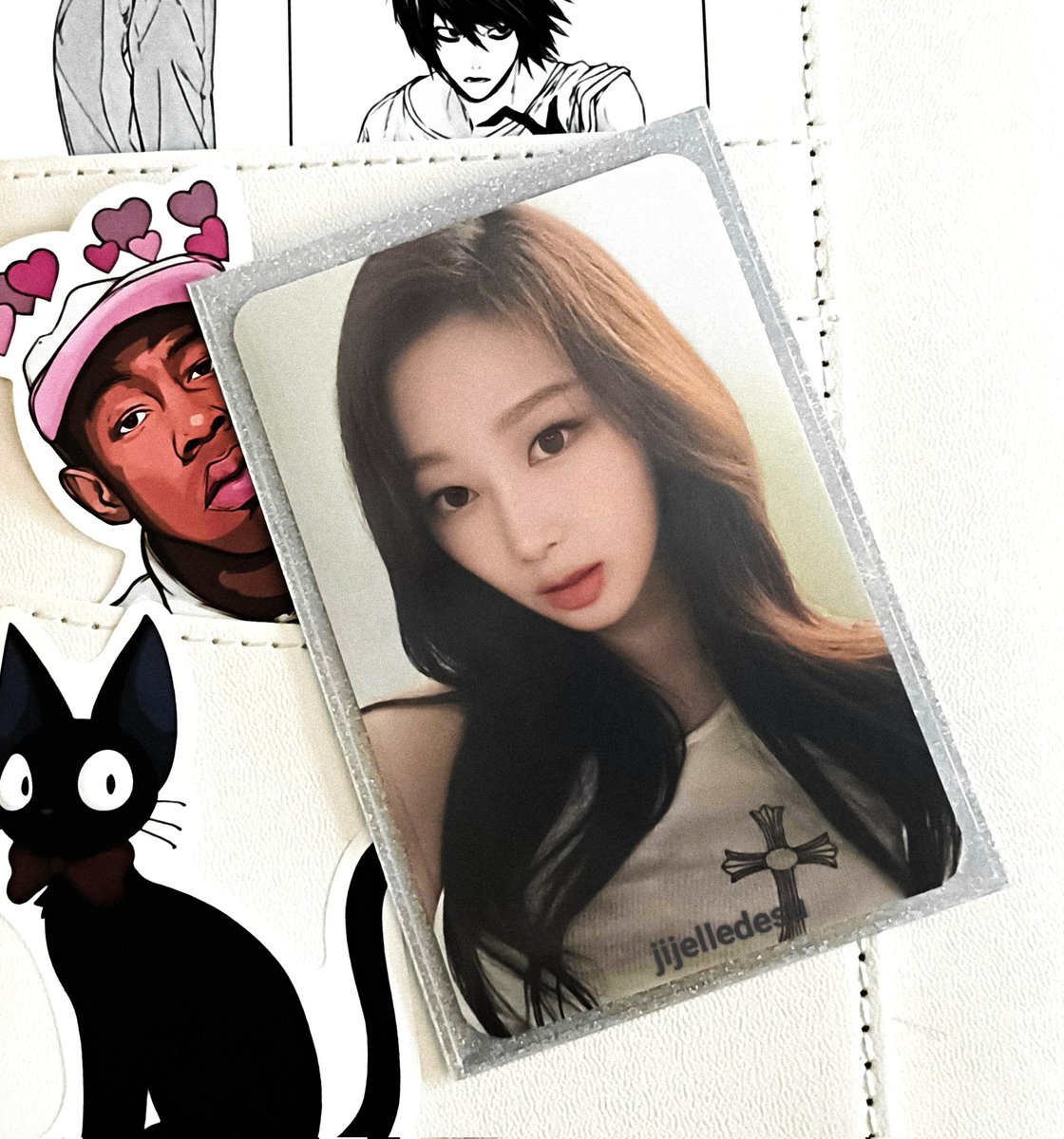 jijelledesu's tweet photo. the idol                                        the photocard https://t.co/hSpfYXmV2c
