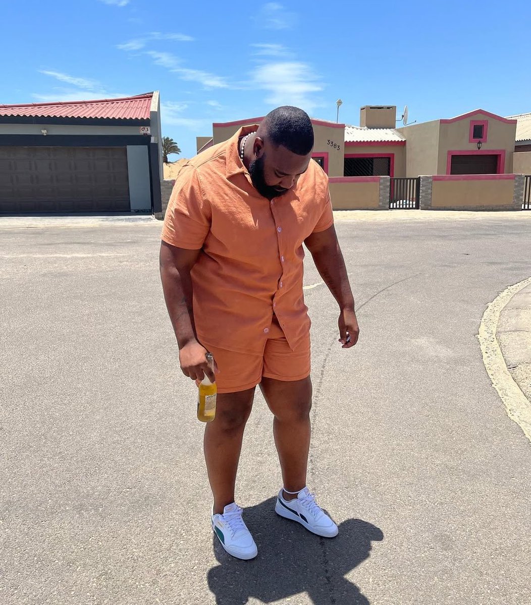NdeshyHakaye's tweet photo. I need the men to please call me so I can make them summer linen shirt okay. 

Let that Soccer shirt rest. 
There are other earthy tone colors available. 
App me on 0816696014.

Also don’t go to SOS with a boring outfit be like @Oom_nins https://t.co/69YgW7I8t2