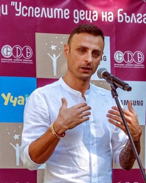 Mmemsikia Dimitar Berbatov😂😂
 🗣️"Arsenal inaonekana kama Stock City mpya"