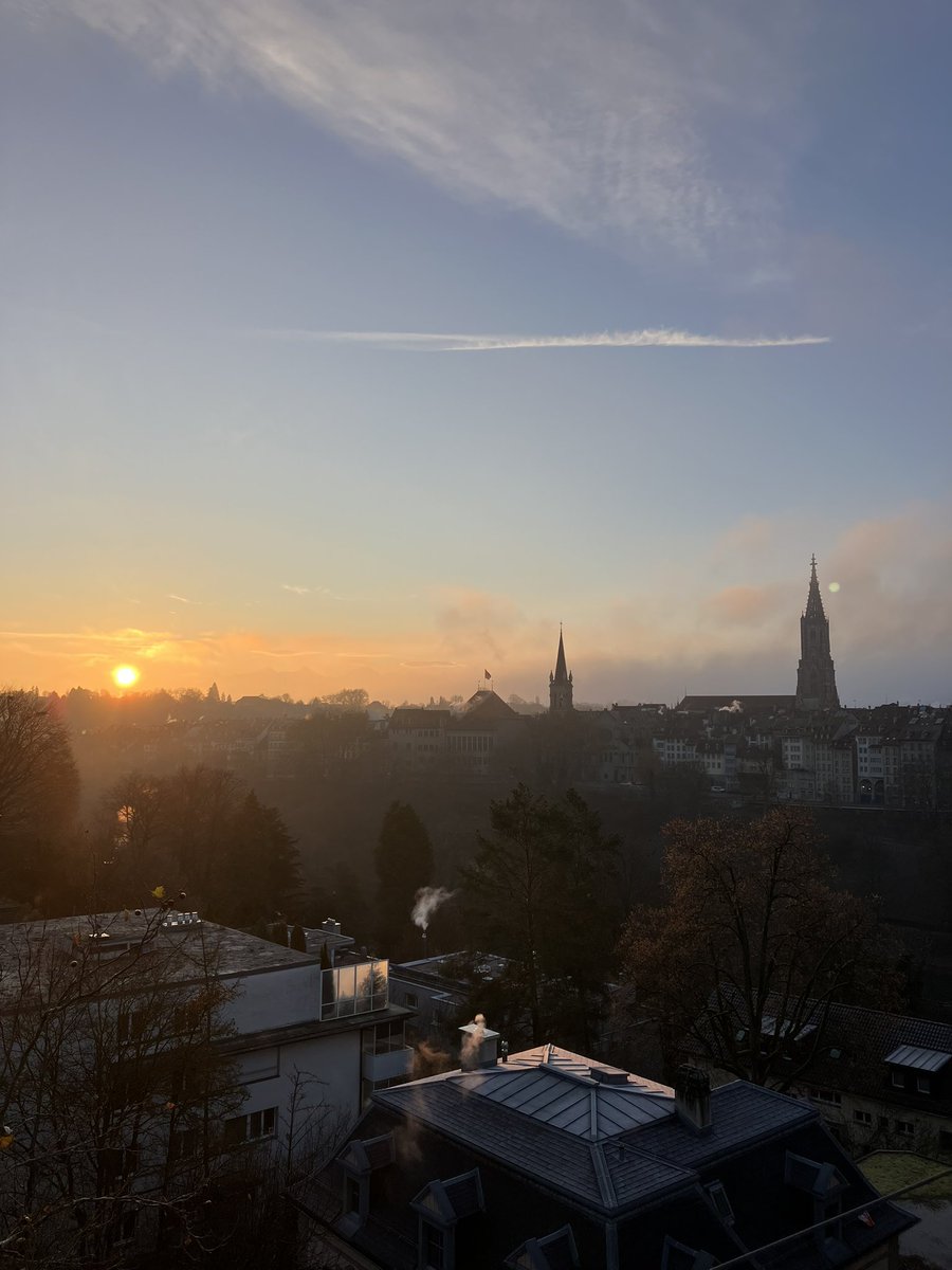Schneimere's tweet photo. Bester Arbeitsweg ✨
Auf in die Budgetdebatte &amp; versuchen, die verantwortungslosen Kürzungen im Bildungsbereich zu verhindern! Kürzen im Bildungsbereich, dafür mehr Absatzförderung für Wein. Weniger Bildung, mehr Alkohol? Ich stelle die Priorisierung mal vorsichtig in Frage. https://t.co/Htb5vMcA3k