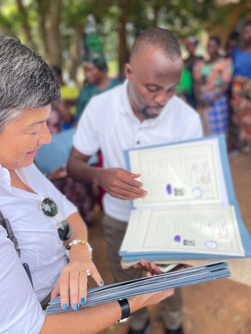 SNV_Tanzania's tweet photo. @SNV_Tanzania had the pleasure to host H.E. Charlotta Ozaki Macias, the @SweAmbTZ who visited the Sustain Eco project, implemented in Rukwa and Katavi regions, funded by @sida. Part of her visit to the project sites included learning about water quality testing, beekeeping... https://t.co/riU1dMQal3