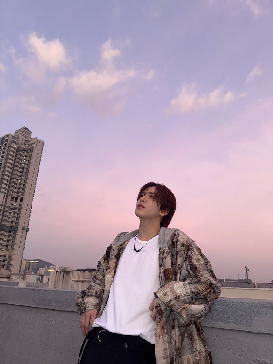 CRAVITY_twt's tweet photo. Life is a beautiful journey~ 
Seize the day ‘cuz it’s NOW OR NEVER 

#CRAVITY #크래비티
#앨런 #ALLEN
#FIND_THE_ORBIT
#Now_or_Never https://t.co/DFqbHFrEtl