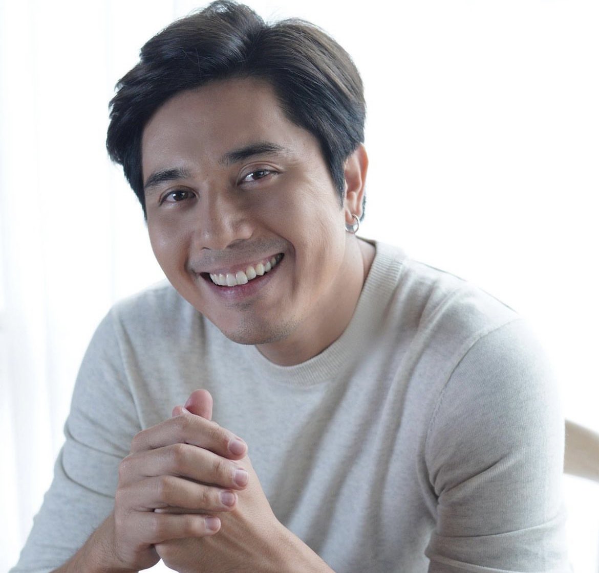 atty_kiaaa021's tweet photo. 2023 Paulo Vs. 2024 Paulo
PAULO AtKABISERA FESTNight
#MyLoveWillMakeYouDisappear
#KimPau #PauloAvelino #KimCh https://t.co/UmB85PWbWv