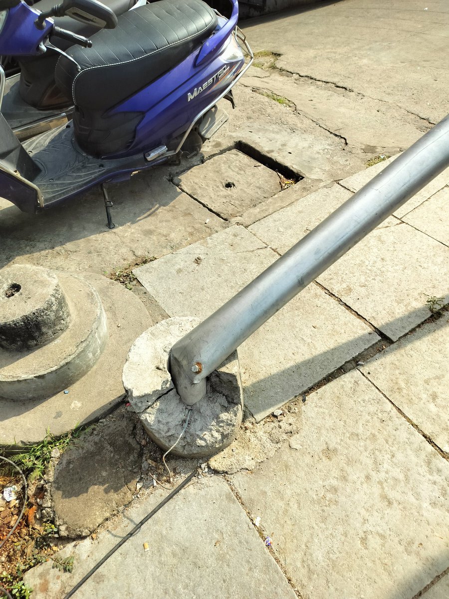 tacy_29's tweet photo. @CommissionrGHMC @gadwalvijayainc This is the situation in front of Sangam Dhaba lakdikapool... please take necessary action immediately https://t.co/3mW4hMc9a0