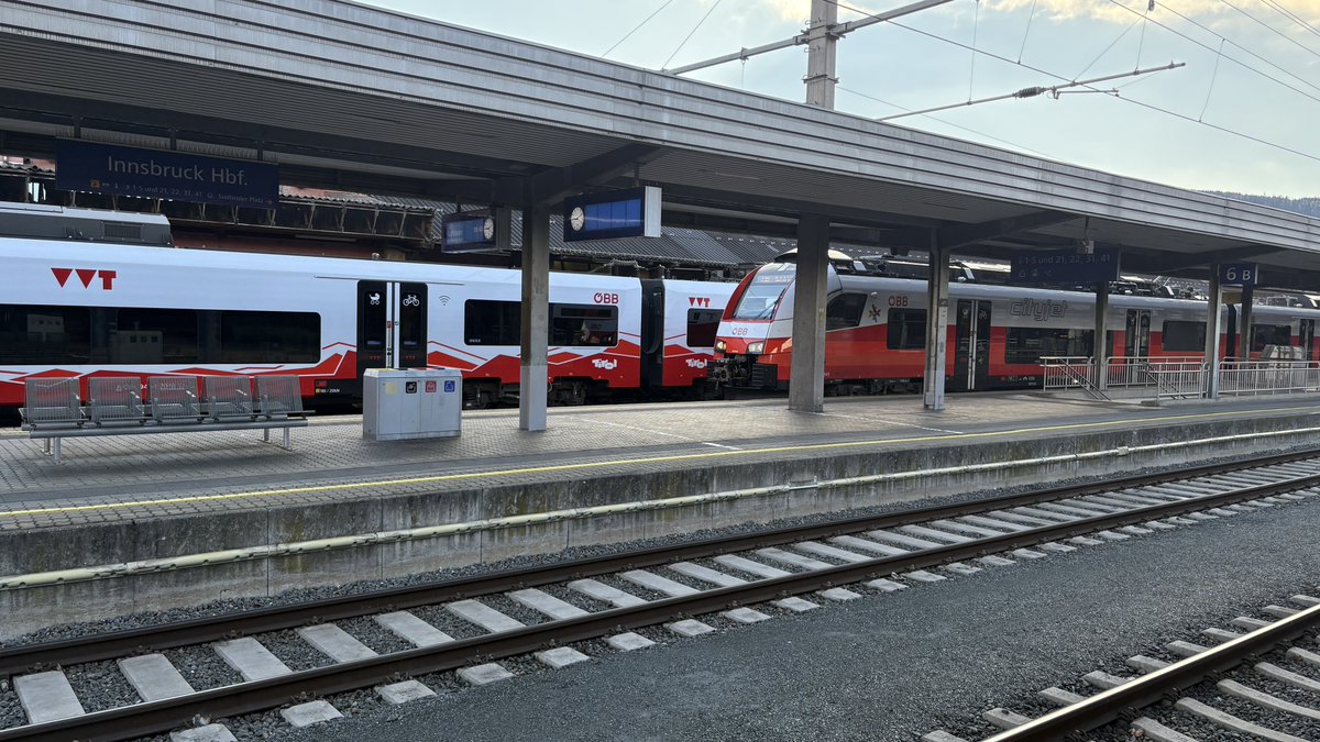 steschny's tweet photo. Innsbruck ist erreicht nun geht es mit @unsereoebb weiter im neuen #RailJet nach Verona Porta Nuova
#ÖVLive #Bähnler #Rundreise https://t.co/dp7qfnXRY8