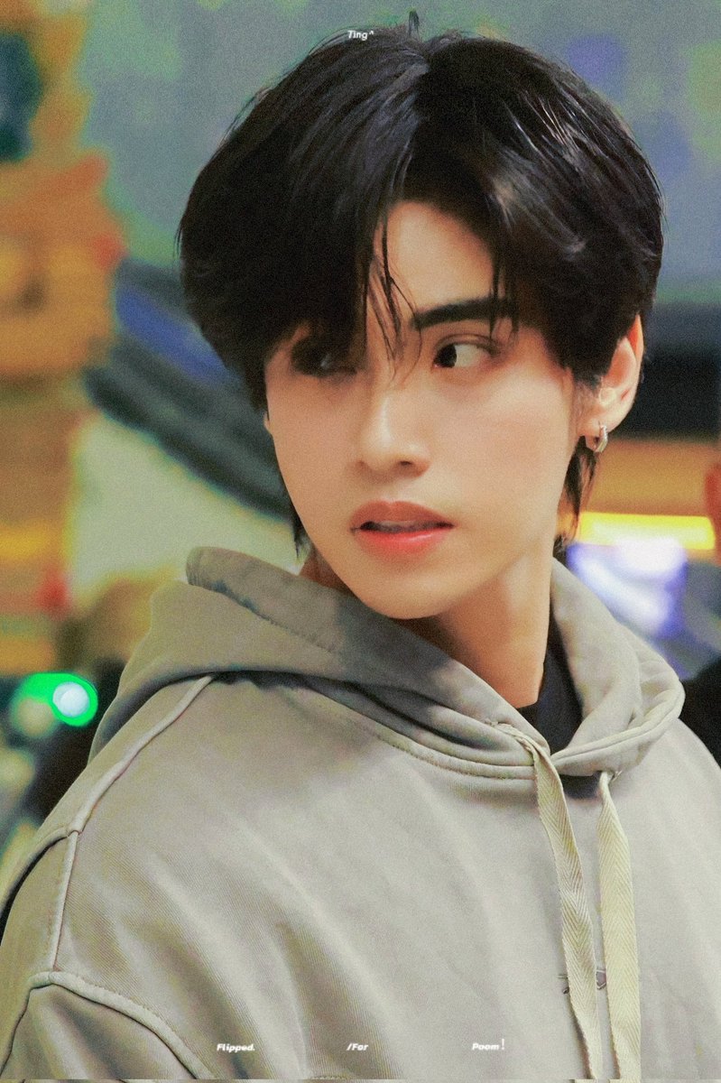 FlippedforPoom's tweet photo. #poompps #PoomPhuripan
何妨如一顆星閃過
忘記繽紛的燈💫 https://t.co/DP4tJpQCcO